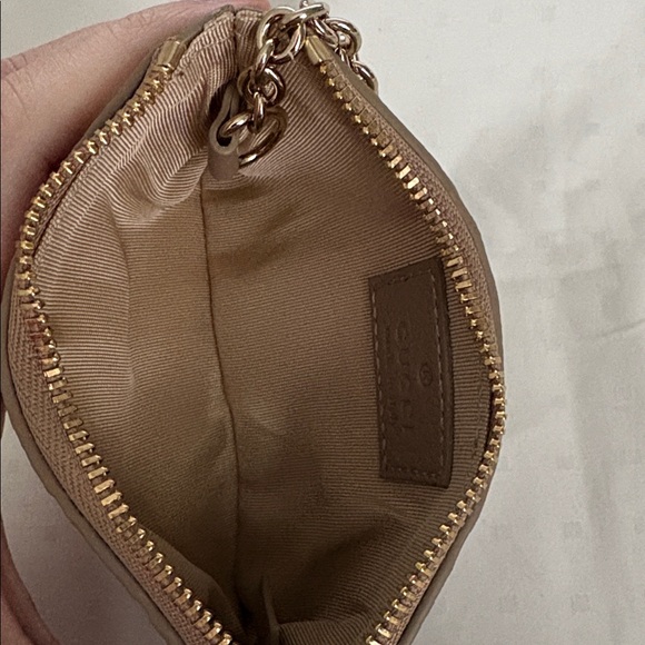 Gucci Emblem Leather Key Pouch - Brand New with Dust Bag & Box - Picture 7 of 11